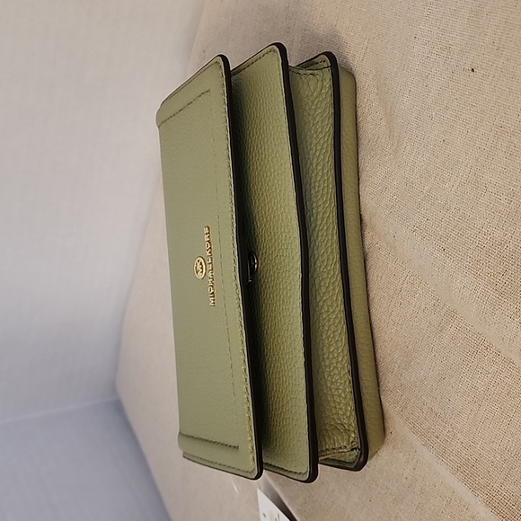 Michael Michael Kors Jet Set crossbody bag with gold-tone Hardware - Picture 6 of 8